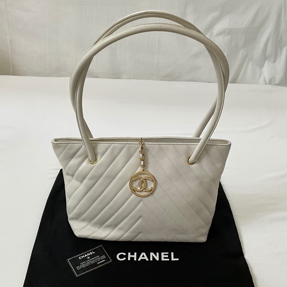 CHANEL Vintage Caviar Chevron V Stitch Shoulder Bag Tote White - Picture 1 of 16